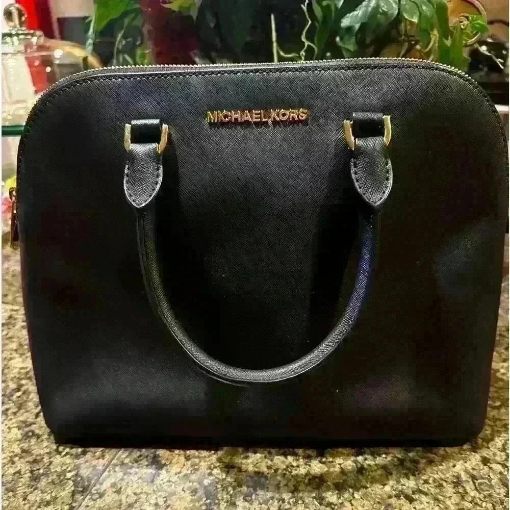 $498 Retail Michael Kors MD DOME Like NEW Beautiful Authentic